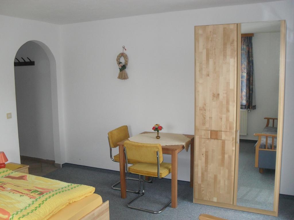 Hotel Rainzhof Aich  Zimmer foto